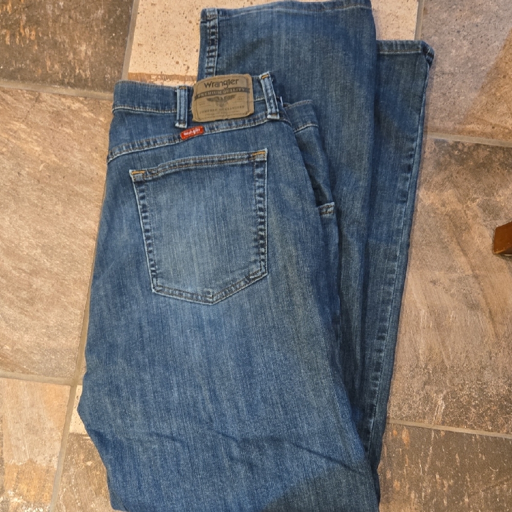 Wrangler Men’s Blue Bootcut Denim Jeans